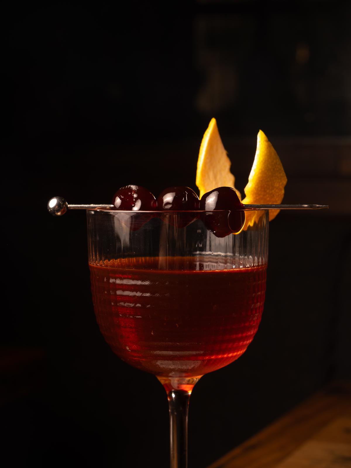 Cocktail signature aux cerises du bar Bianca