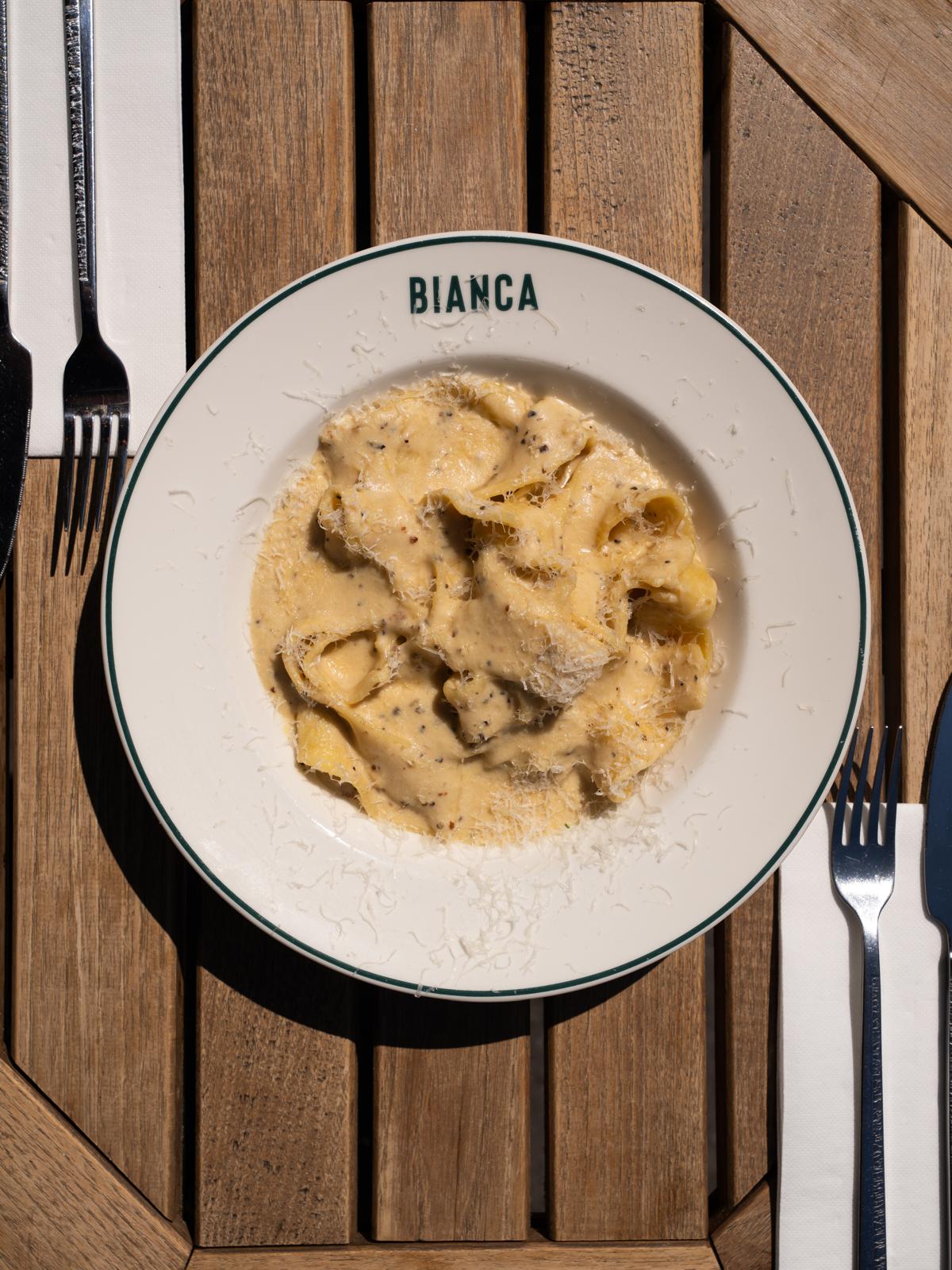 Pâtes fraîches à la carbonara au Bianca Trattoria