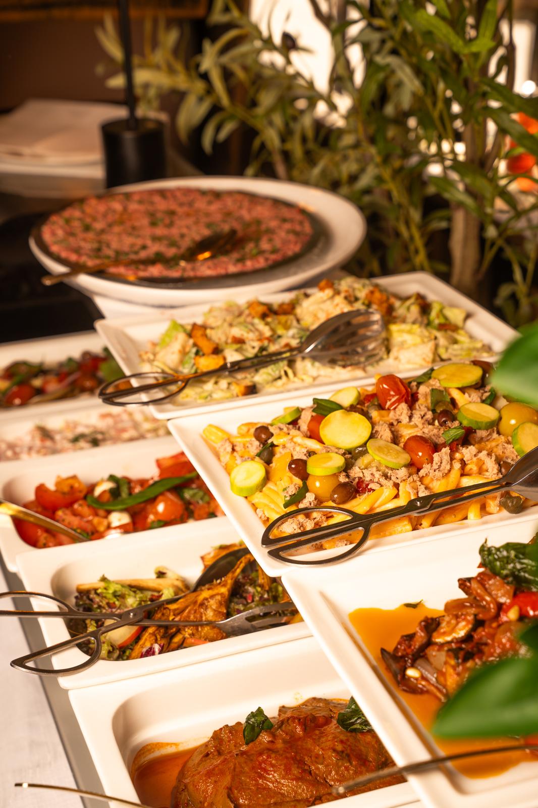 Buffet italien dressé pour un séminaire d'entreprise