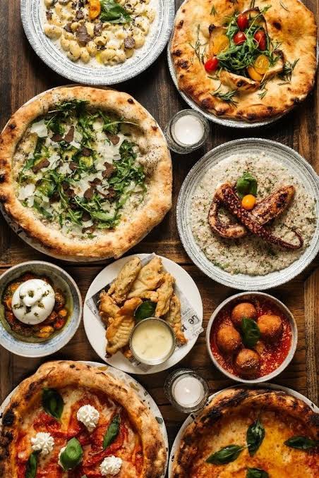 Table de pizze et antipasti à partager chez Bianca